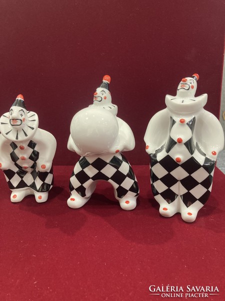 Raven house porcelain checkered clown family large