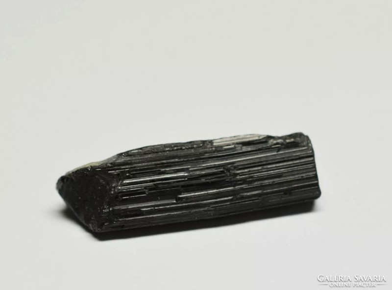 Fekete turmalin 26.13 ct drágakő ékszerészeknek, gyűjtőknek vagy más  hobby célra--új
