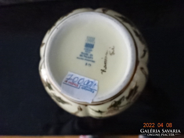 Zsolnay porcelán, áttört szélű váza,  kaspó magassága 10,2 cm. Vanneki!