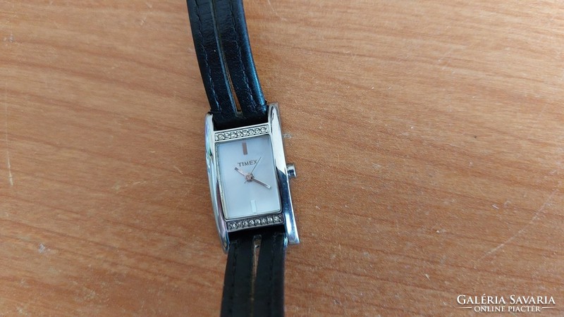 (K) beautiful women's timex quartz watch