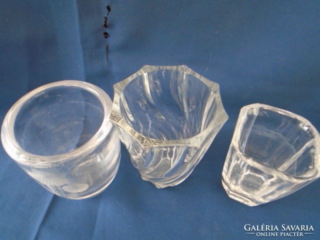 2 pcs Swedish costa vase and pcs twisted French vase maybe lalique ?? A total of 3 pieces in one