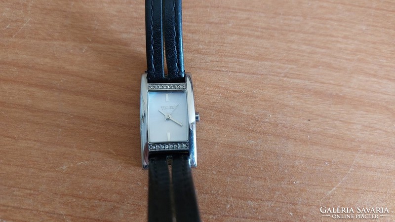 (K) beautiful women's timex quartz watch