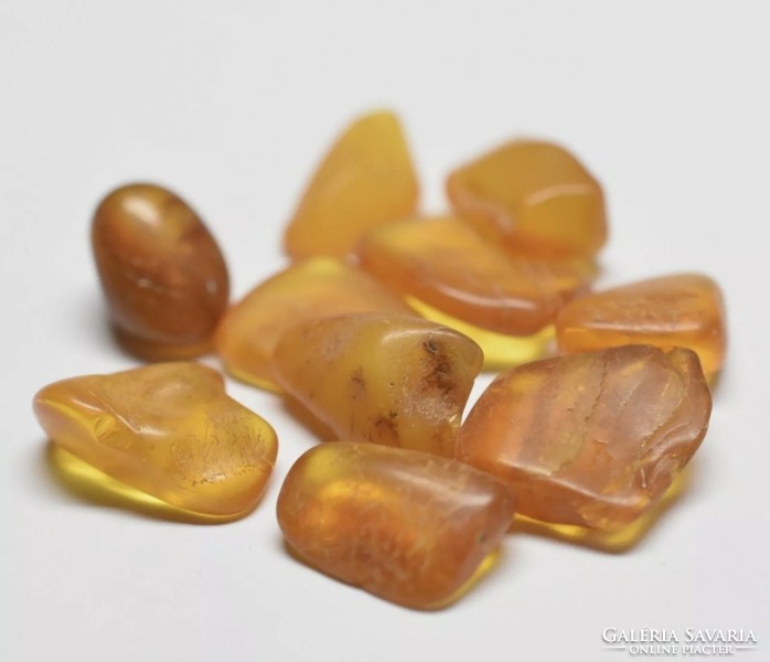 Amber 25.02 Ct gemstone for jewelers, collectors or other hobbyists - new