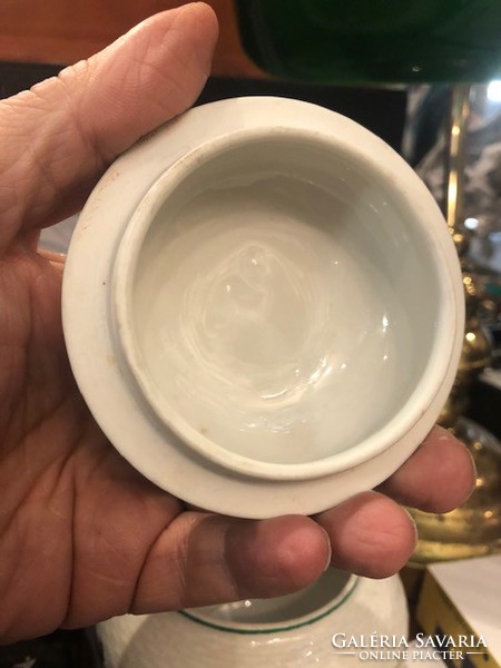 Óherendi porcelán porcelán ritkaság, 12 x 12 cm-es nagyságú, hibátlan.