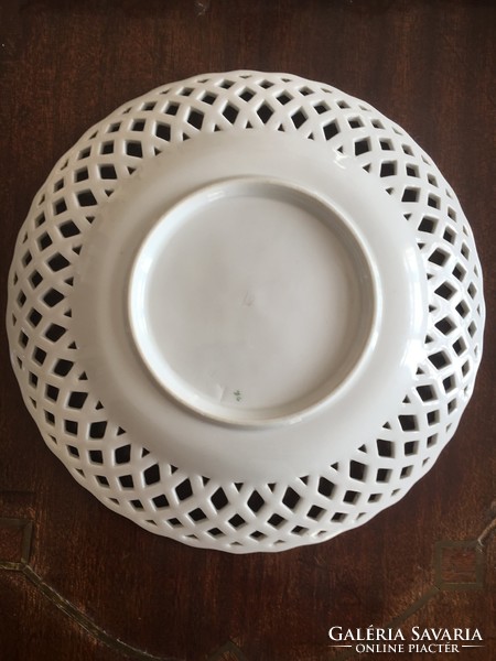 Antik 1833-ban készült, Elbogen áttört szélű porcelán tányér. Plusz ajándék tányértartó!