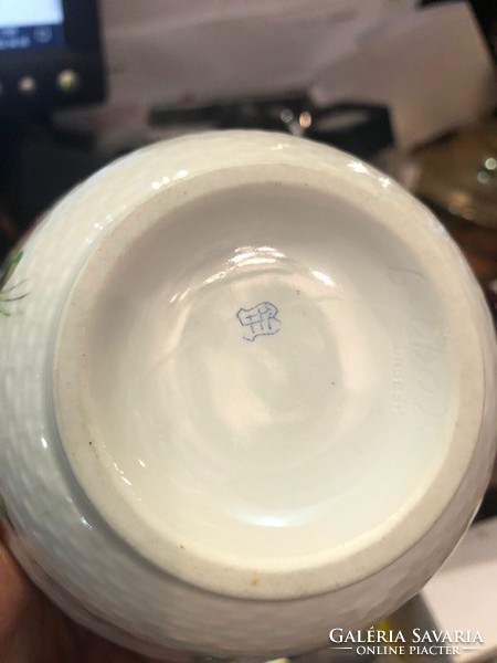 Óherendi porcelán porcelán ritkaság, 12 x 12 cm-es nagyságú, hibátlan.