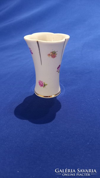 Porcelán virágos kis váza