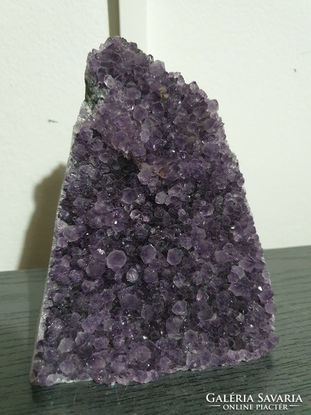 Amethyst mineral drusen