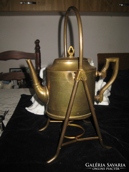 Antik tea , kiöntő és melegítő réz állvány ,  37 cm magas , a kanna kb 1 liter