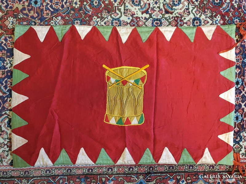 Small drum flag 