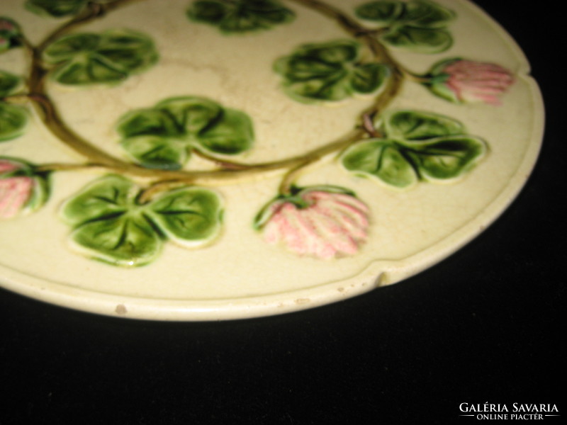 Steidl-znaim majolica, wall plate, clover pattern, 18.7 cm,