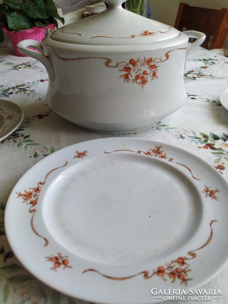 Porcelain soup bowl 3 small plates for sale! Great Plain porcelain bowl + 3 plates for sale!
