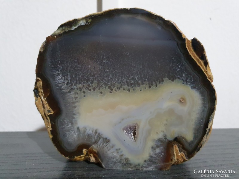 Agate mineral stone engraving