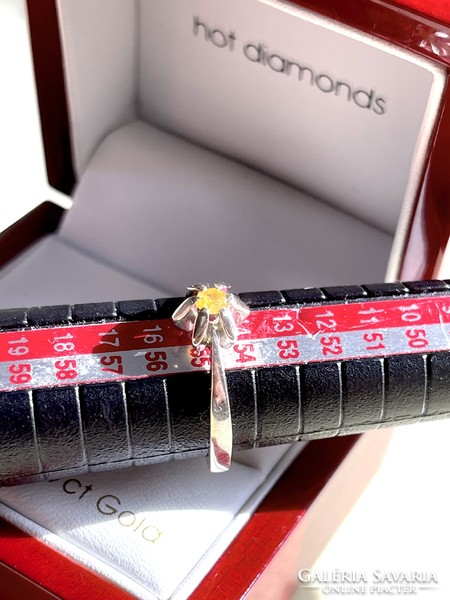 Art deco white gold ring with beautiful yellow diamonds and brilliant stones! 0.20Ct