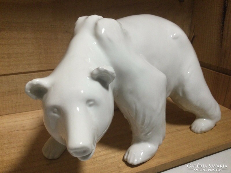 Kpm berlin polar bear