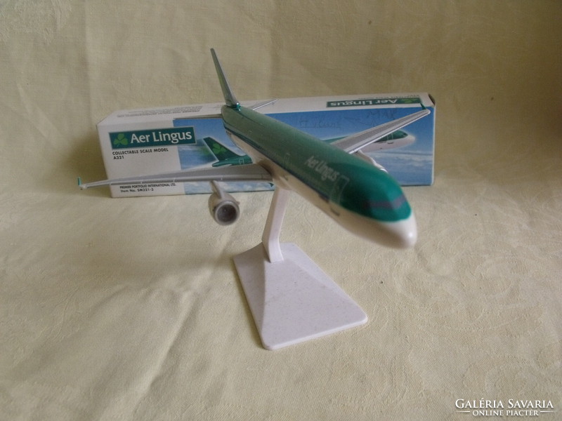 Airplane model with its own box