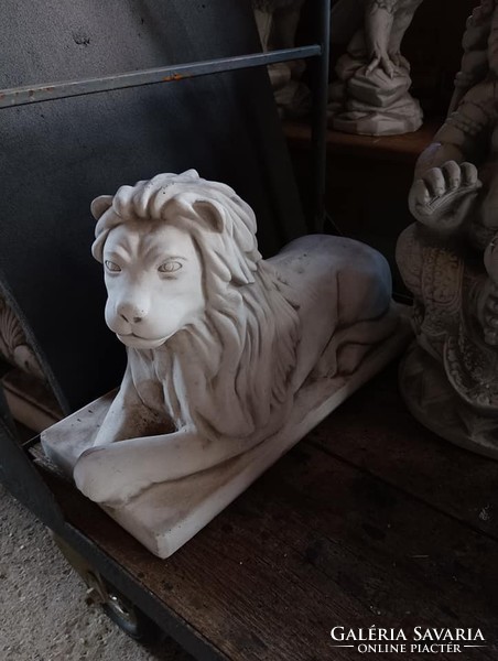 Castle garden 70cm stone lion statue original antifreeze artificial stone 50-60kg