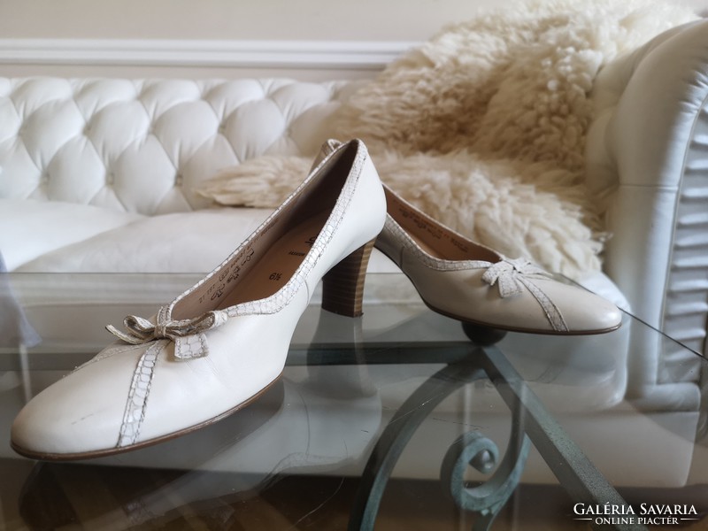 Gabor 40 cream colored leather half shoes, nail shoes with snakeskin bow