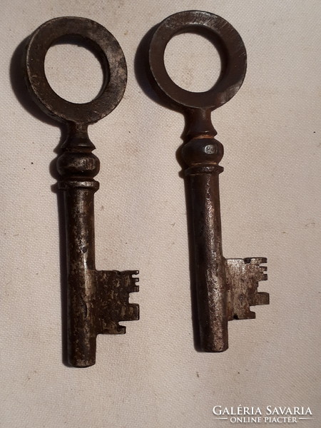 2 pcs keys in safe or vault