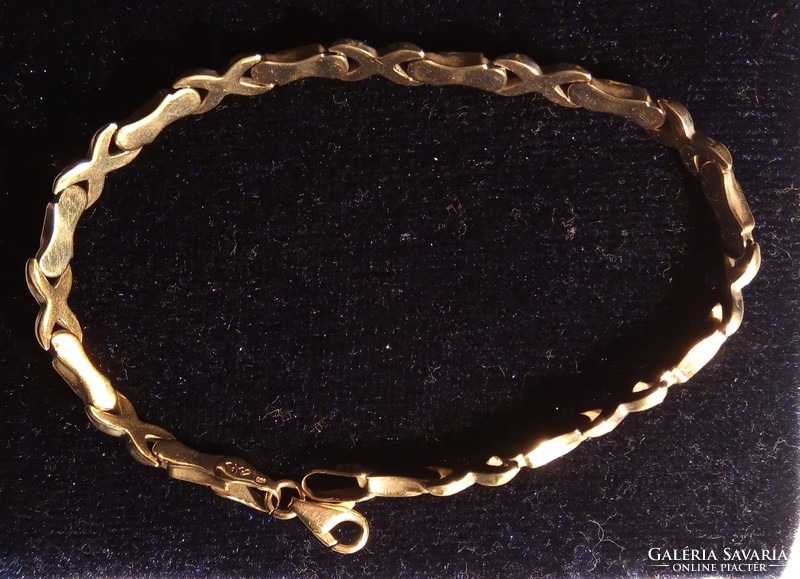 14 K 585 style gold bracelet is a nice gift