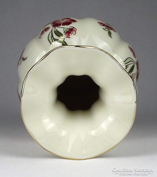1I108 Vajszínű Zsolnay porcelán gerezdes váza virágváza 15 cm