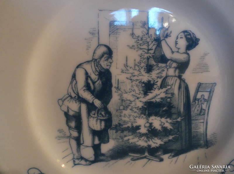 Plate - lilien - year 2010 - Christmas - Victorian - porcelain - 17 cm - flawless