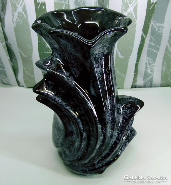 Fekete kerámia „Gót” váza