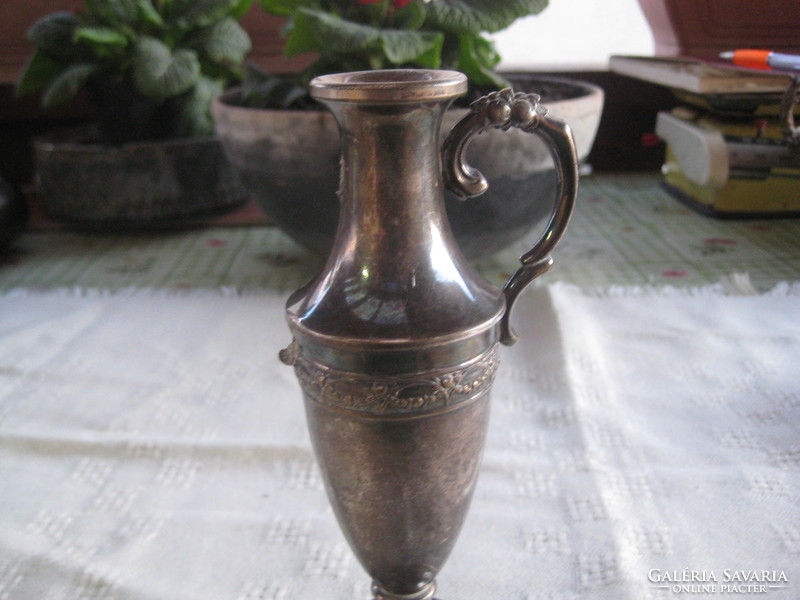Silver-plated spout, amphora, one of the pliers missing, 16 cm