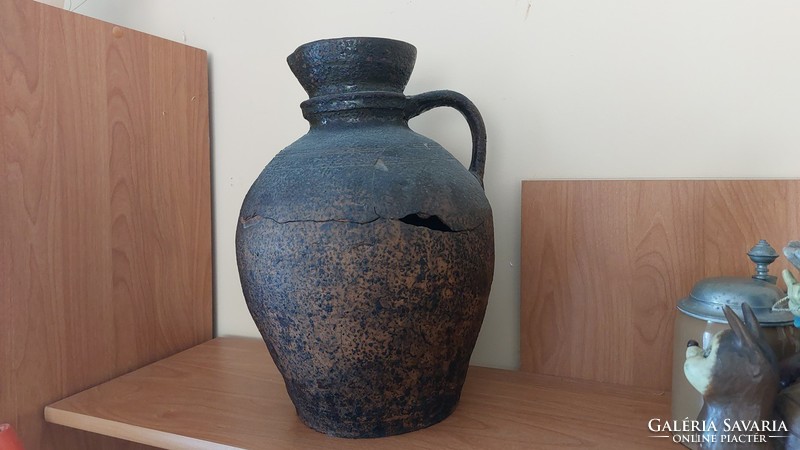 (K) old ceramic jug, damaged