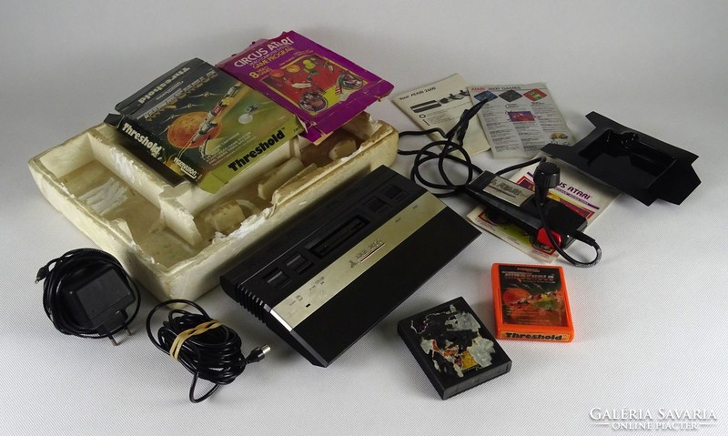 1I149 Atari 2600 játékgép 1 darab kontrollerrel és 2 darab játékkal