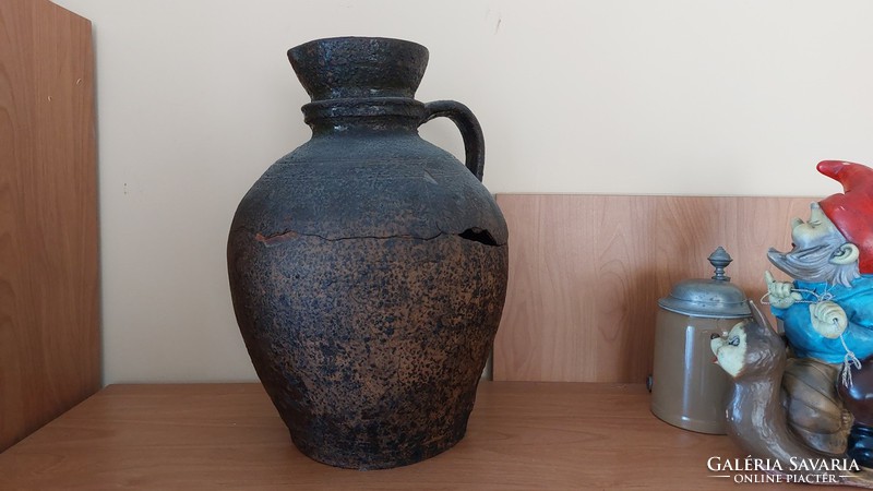 (K) old ceramic jug, damaged