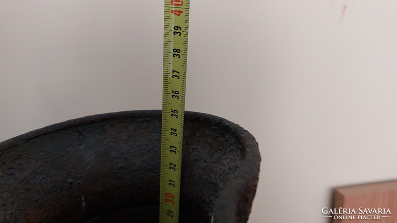 (K) old ceramic jug, damaged