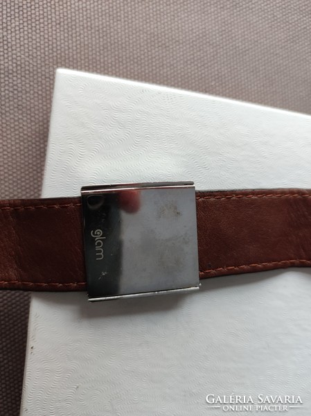 Leather bracelet decorated with fire enamel