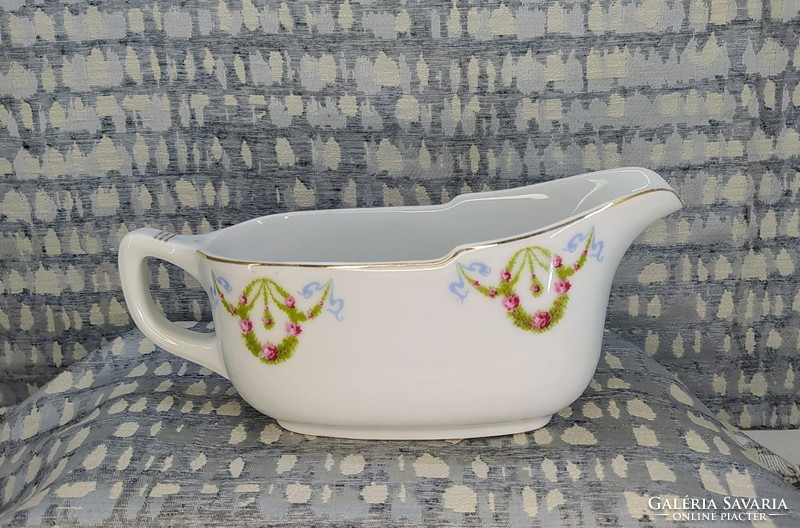 Large porcelain sauce spout