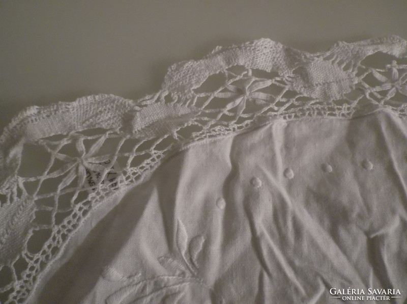 Tablecloth - hand crocheted - 74 x 34 cm - embroidered - snow white - tablecloth - Austrian - flawless