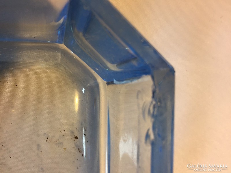 Kék vastag öntött üveg bonbonier kis csorbákkal (Iza)