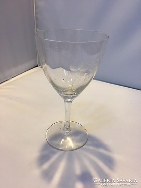 Vintage style 3 different engraved stemmed wine glasses (iza)