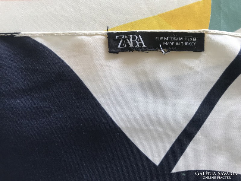 Zara scarf with colored leaves, 68 x 67 cm