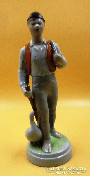 Ludas Matyi porcelán szobor//Drasche/ 26,5 cm magas.Dabóczi Mihály tervezte,1950 évek eleje.