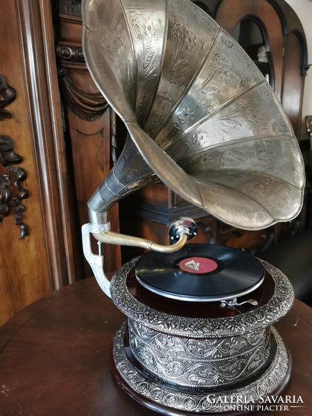Működőképes gramofon (ezüst színű)