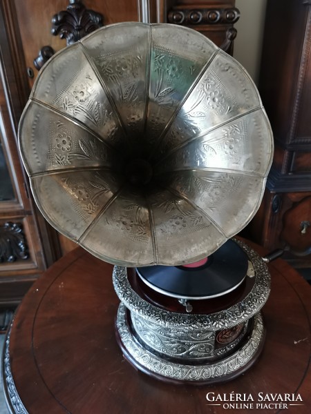 Működőképes gramofon (ezüst színű)