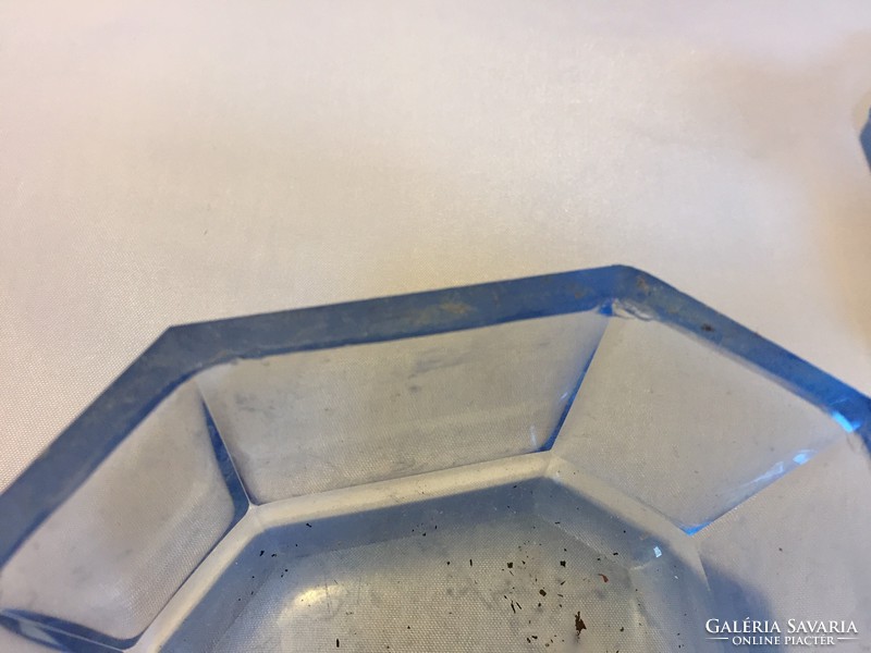 Kék vastag öntött üveg bonbonier kis csorbákkal (Iza)
