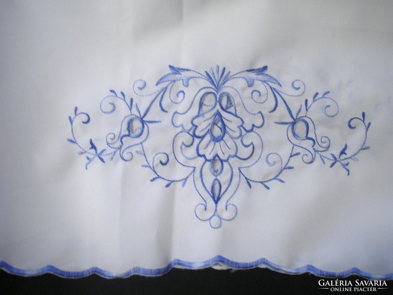 Old 170 x130cm tablecloth, pierced pattern with embroidered decoration, hardened ironed rarity