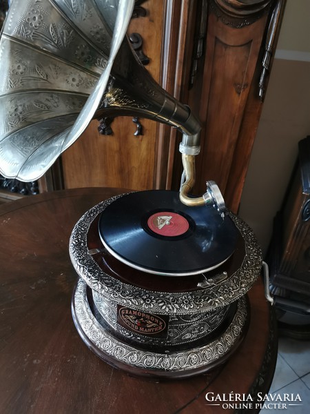 Functional gramophone (silver)