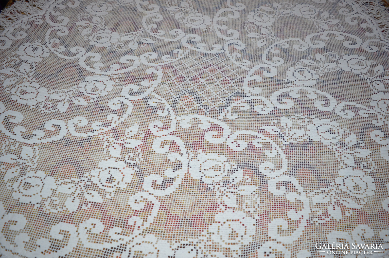 Thread lace tablecloth with tassels
