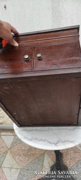 Leàraztam !Antik eredeti Nagy méretű  bútor Gramofon , dobozos Fàból,jelzett ! Videó is