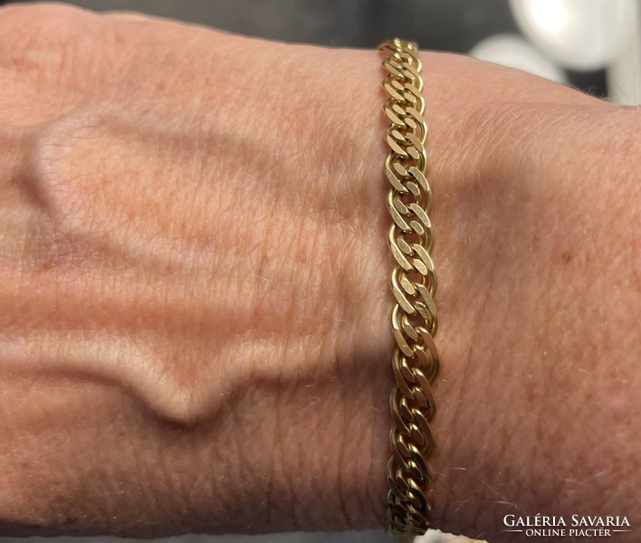 Beautiful 14 carat 585 marked gold midas bracelet