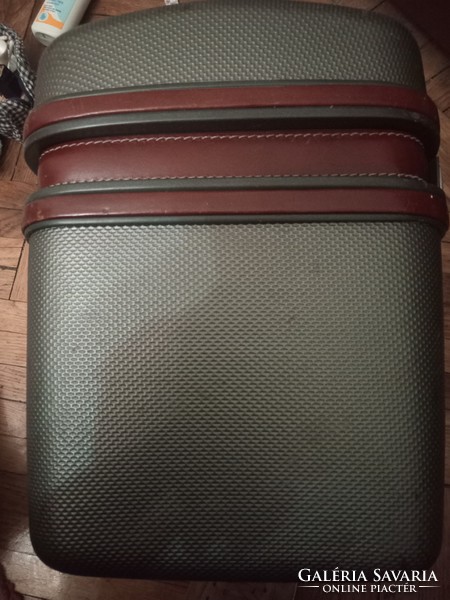 Vintage, retro samsonite hard-walled makeup travel bag
