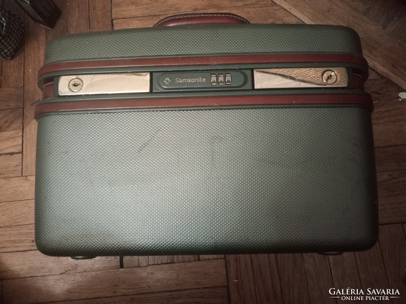 Vintage, retro samsonite hard-walled makeup travel bag