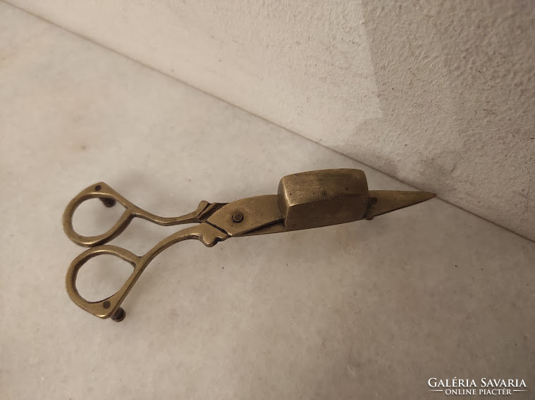 Antique brass candle tapping scissors 972 5378